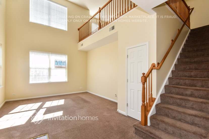 Building Photo - 2562 Hillsboro Blvd