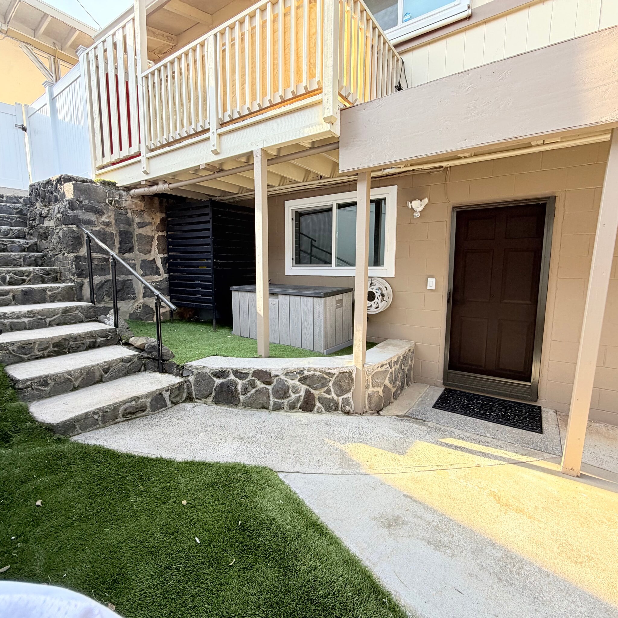 Large outdoor private gated yard with full size washer and dryer and storage shed! - 1739 Kamohoalii St