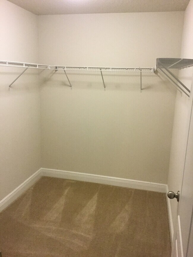 Building Photo - 3 bedroom, 2.5 bathrom townhome in Oviedo
