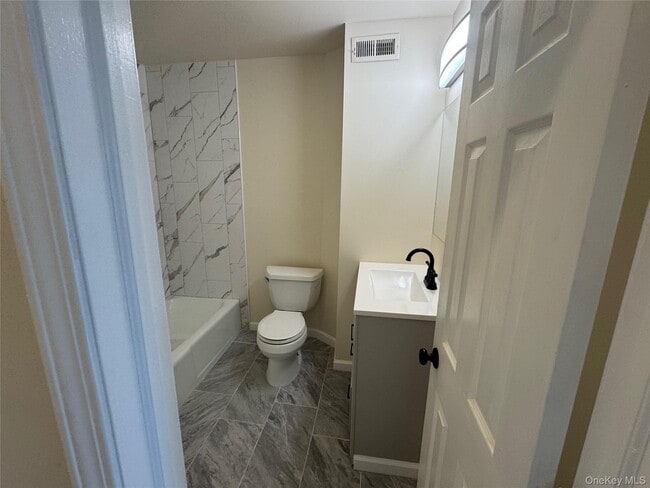 Building Photo - 284 Main St