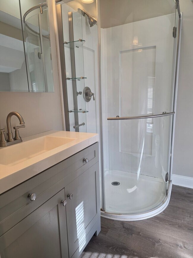 Building Photo - 2nd floor Apartment in Townsend