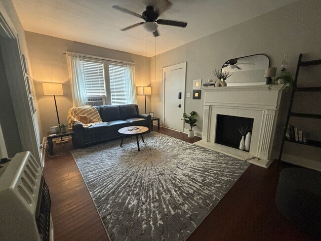 Building Photo - 312 S Valentine St