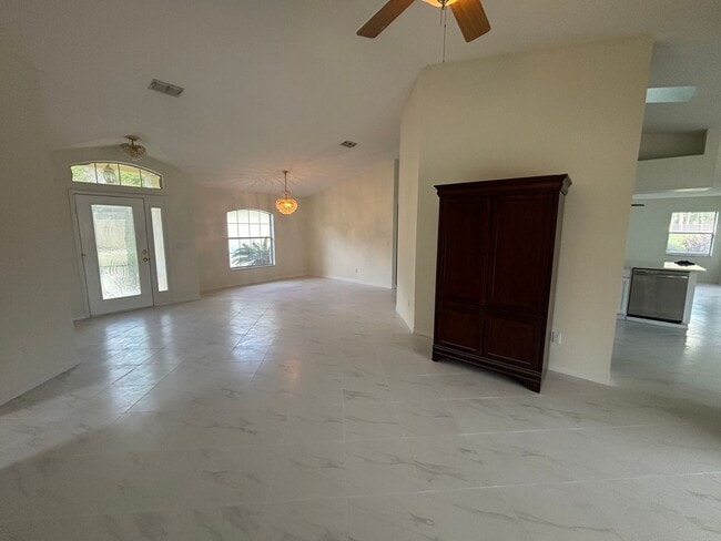 Building Photo - 3/3 Newly renovated on 3+ acres