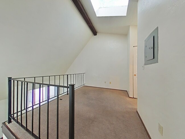 Building Photo - Cozy  1 Bedroom Townhouse ~ South Corvallis