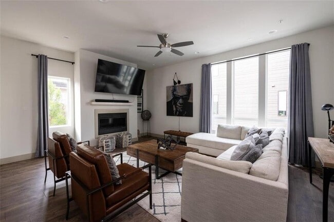 Building Photo - 37 Reynolds Square Ln