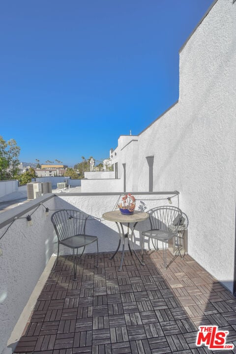 Building Photo - 1727-1727 Glendon Ave