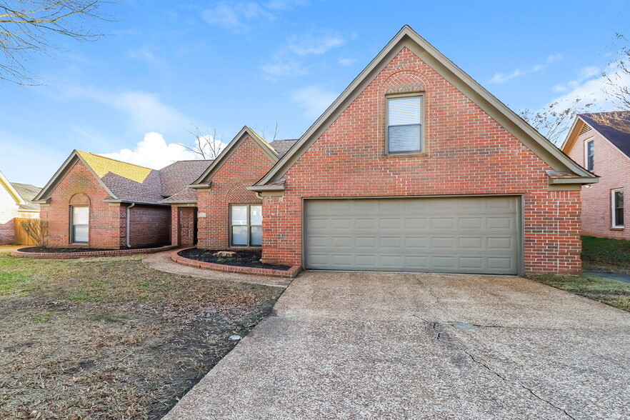 Building Photo - 8901 Raspberry Ln