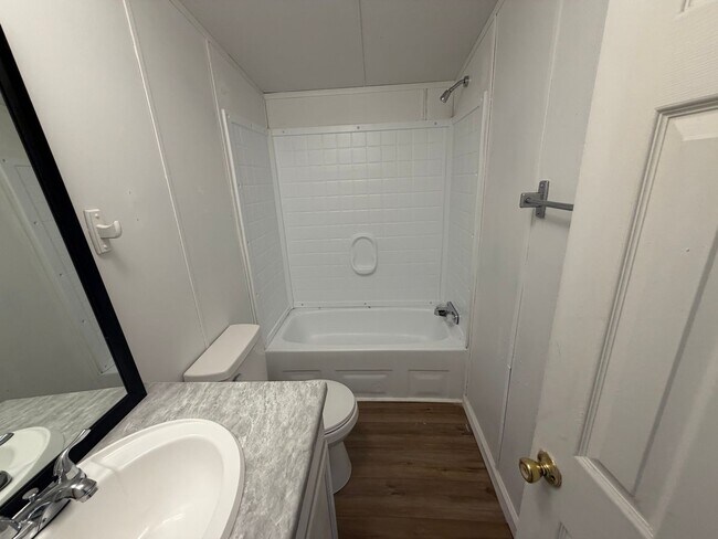 Building Photo - 3 Bed/2 Bath Mobile Home