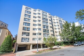 Building Photo - 922 24th St NW