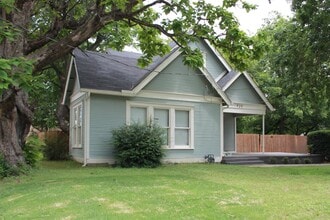 Building Photo - 920 Bolivar St