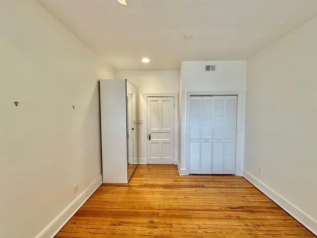 Building Photo - Historic Georgetown Sunny 2 Bedroom 1.5 Ba...