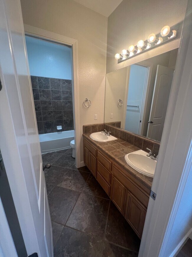 Building Photo - 721 Bluestone Cir