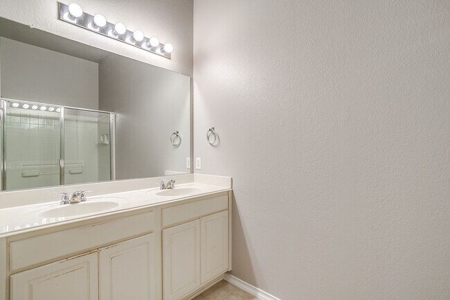 Building Photo - 624 Horn St