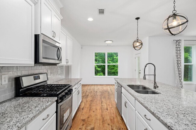 Building Photo - 2108 Charmond Dr