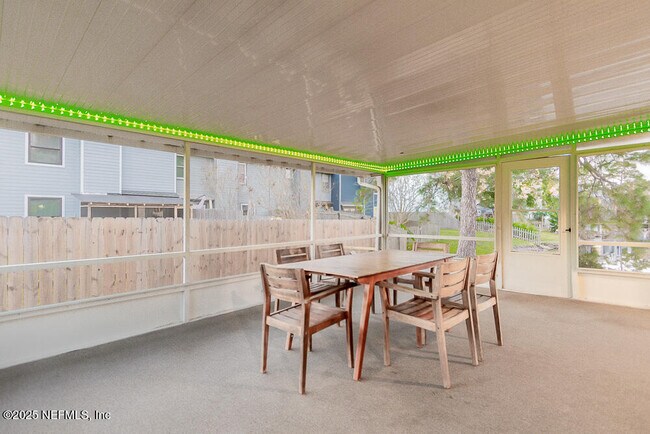 Building Photo - 11060 Wandering Oaks Dr