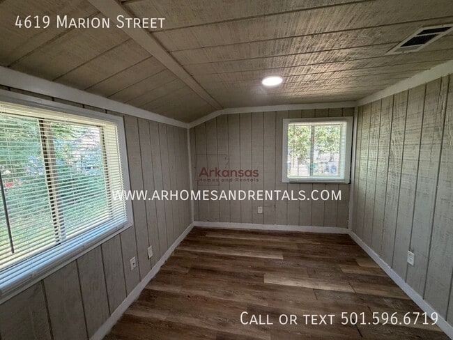 Building Photo - 4619 Marion St