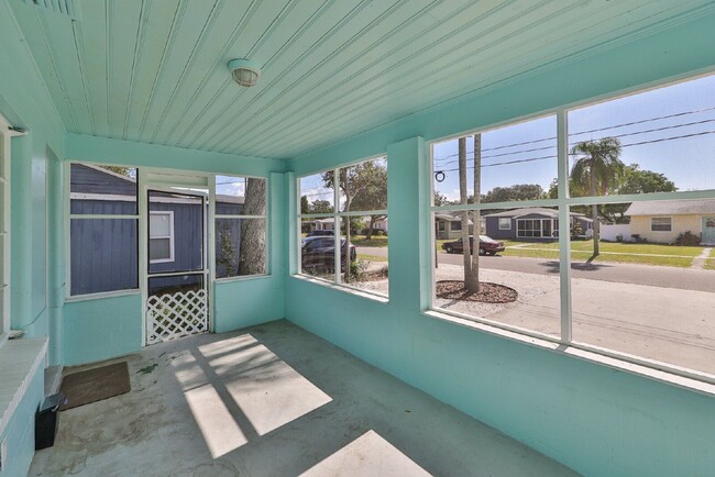 Building Photo - 867 53rd Terrace N