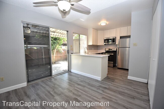 Building Photo - 8867 Salmon Falls Dr
