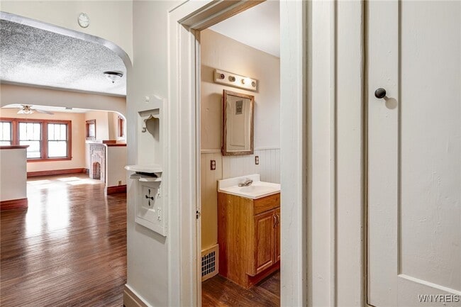 Building Photo - 27 East End Ave