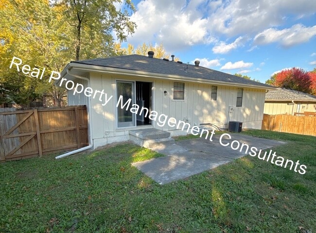 Building Photo - 1/2 Months Rent Credit on Split-Level 3 Bedroom Home