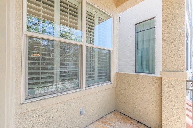 Building Photo - 407 W Bell St