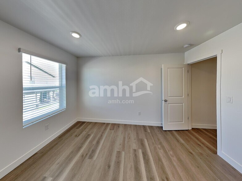 Building Photo - 4727 85th Dr NE