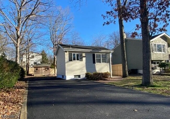 Building Photo - 303 Knox Way