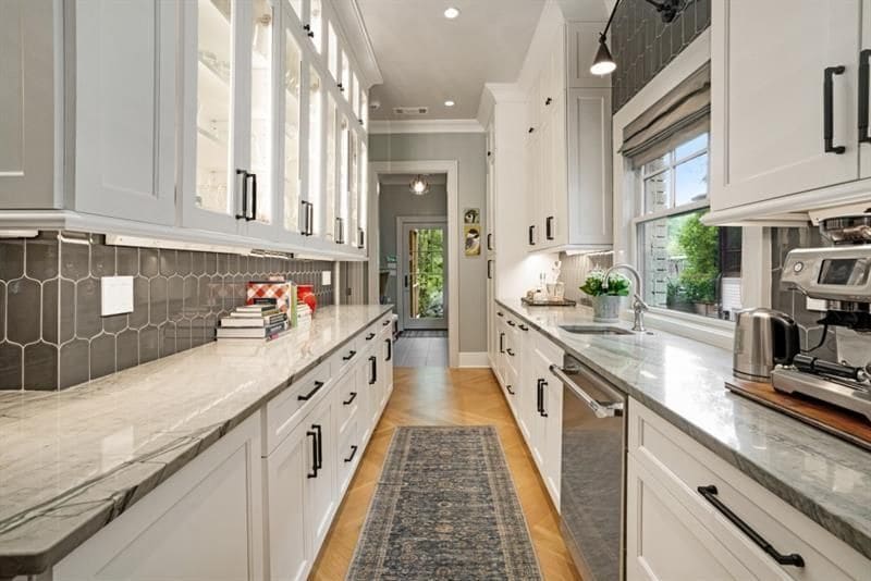 Building Photo - 407 8th St NE