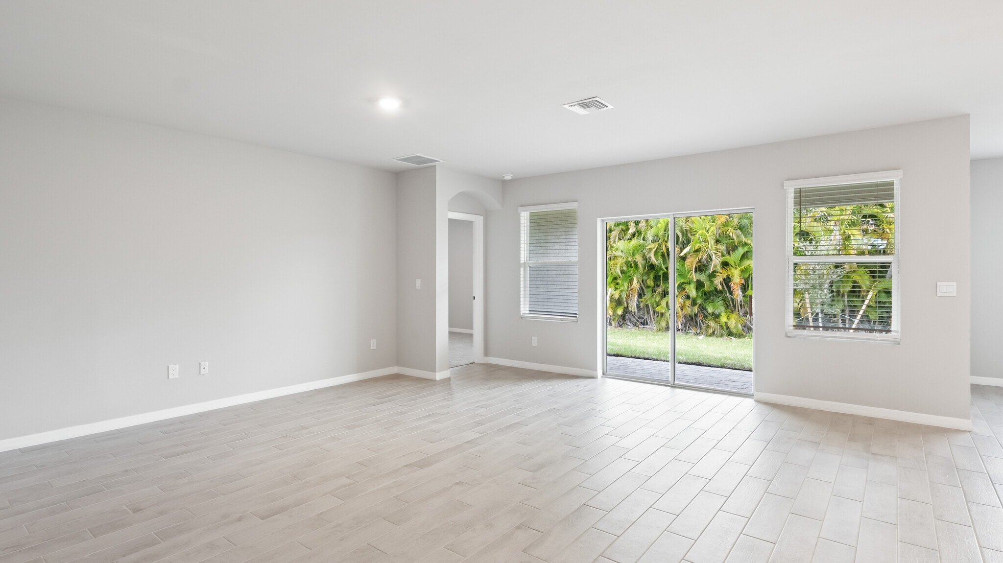 Building Photo - 1903 Cape Coral Pky W