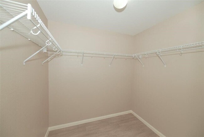 Building Photo - 1001 Strawberry Ridge Dr