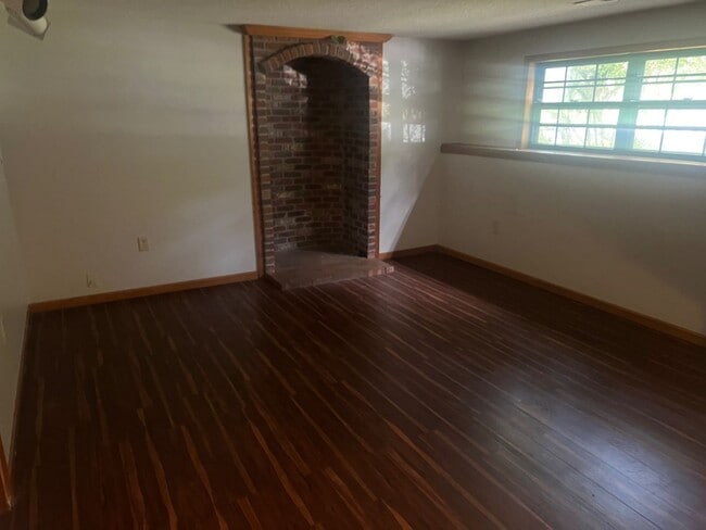 Building Photo - Coming Soon! Spacious 3-bedroom, 2-bathroom home in the highly sought-after Blue Springs area!