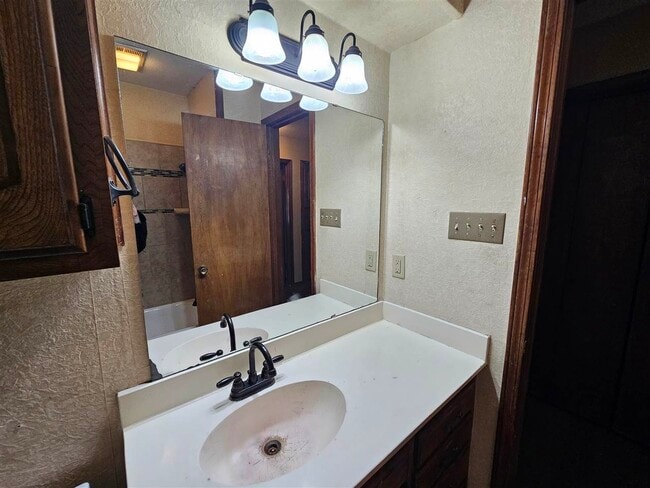 Building Photo - 909 NE Tortoise Dr