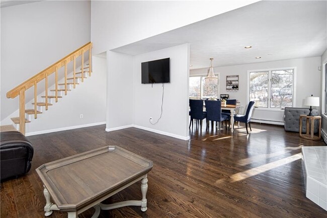 Building Photo - 262 Wood Hill Rd