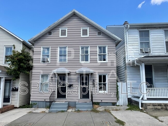 Primary Photo - 251 Chambersburg St
