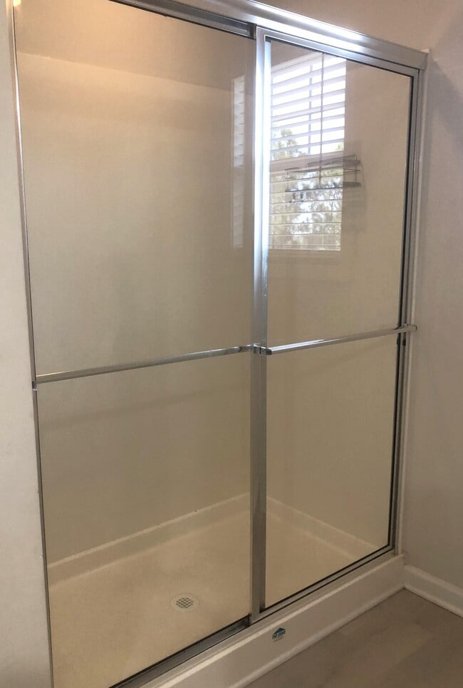 Building Photo - 502 Geranium St