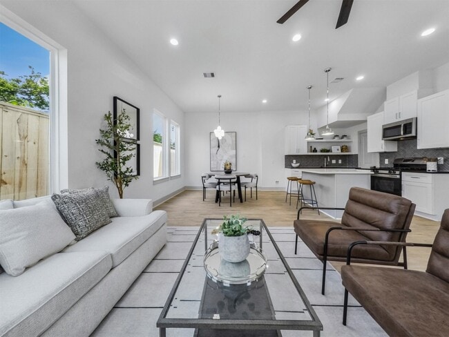 Building Photo - 2410 Vaughn St