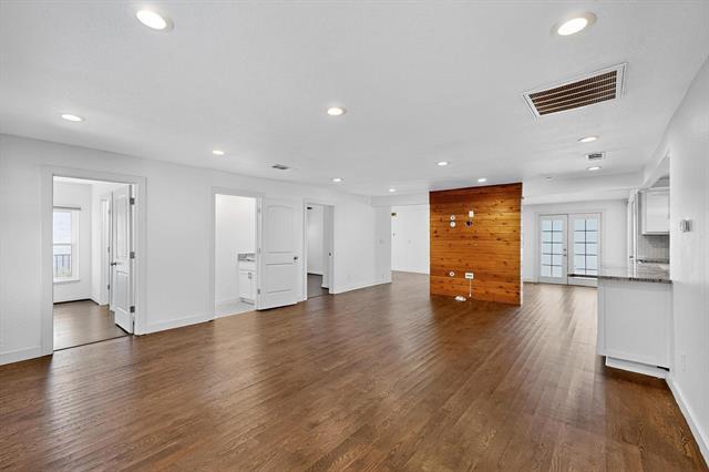 Building Photo - 8919 San Fernando Way