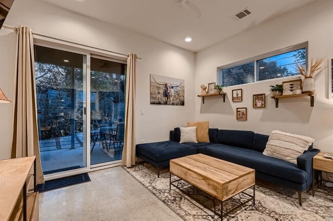 Building Photo - 2601 Francisco St