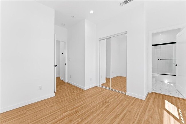 Building Photo - 4017 1/2 Mont Clair St-