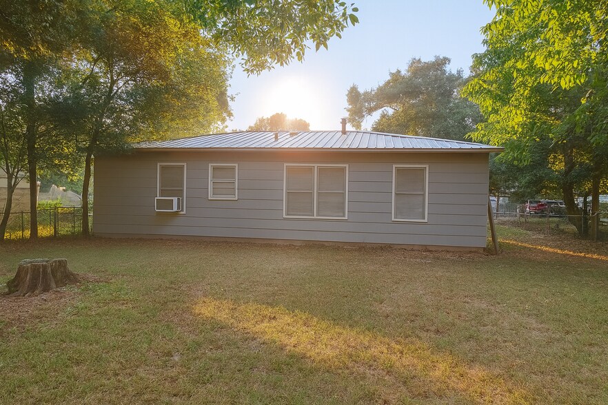 Building Photo - 5736 Deborah Dr