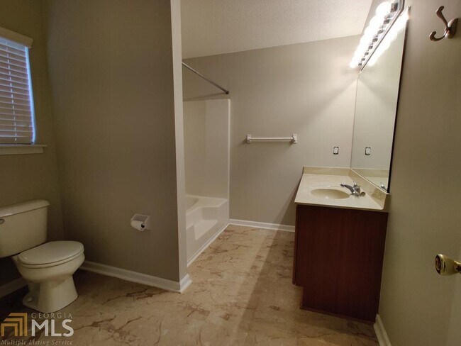 Building Photo - 1529 Roberts Dr SE