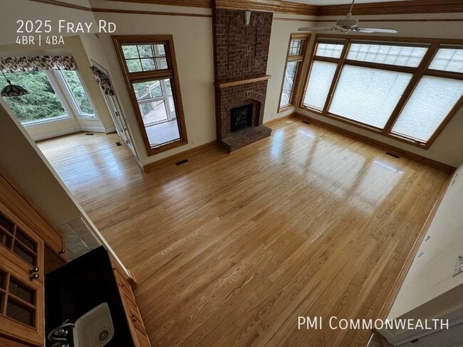 Building Photo - 4 Bed / 3.5 Bath Single Family (Available ...