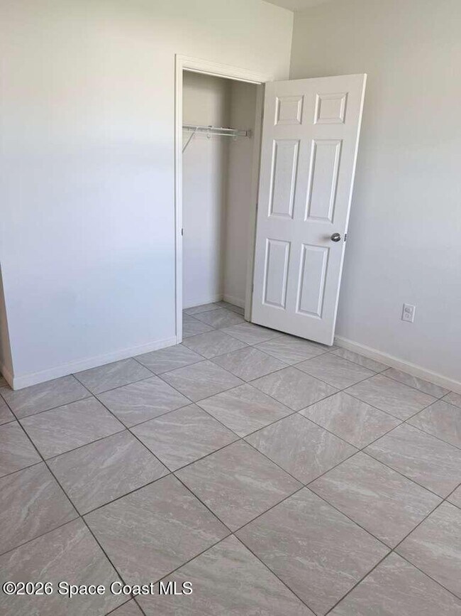 Building Photo - 609 Concha St NW