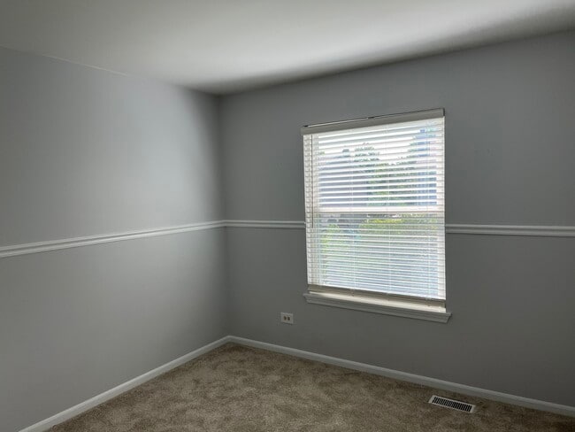 Building Photo - 1164 Lakewood Cir