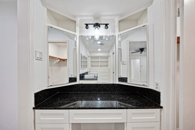Building Photo - 3910 Chile Dr