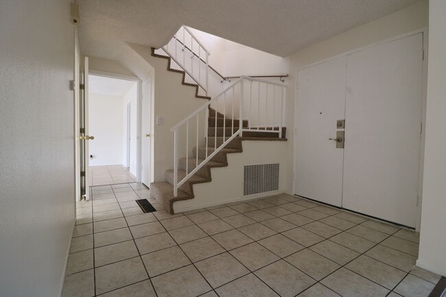 Building Photo - Two story 4/Bed, 2.5/bath  Home for Lease ...