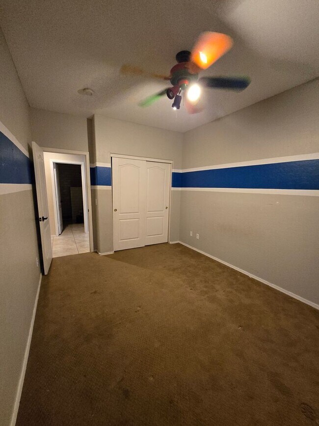 Building Photo - 3 Bedroom, 2 Bath with Den Available Now!