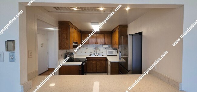 Building Photo - Charming 3 Bedroom, 2 Bathroom, 1500 Sq Ft Apartment with amazing balcony views of Albuquerque an...