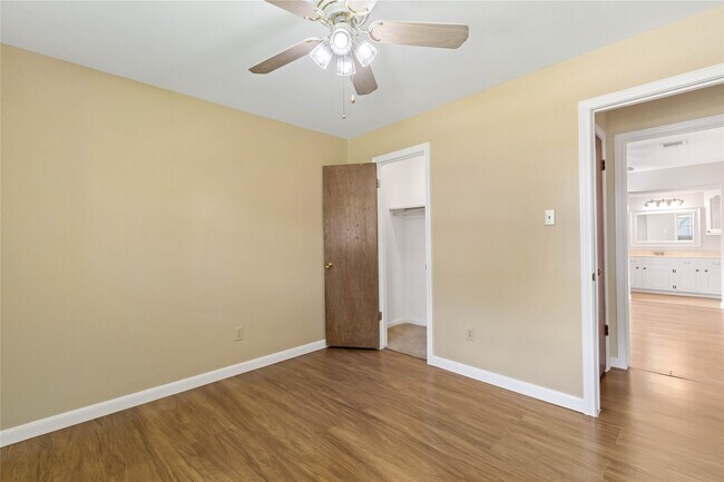 Building Photo - 10418 Sagemeadow Ln