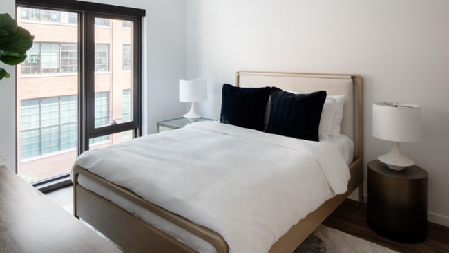 Building Photo - 666 N May St